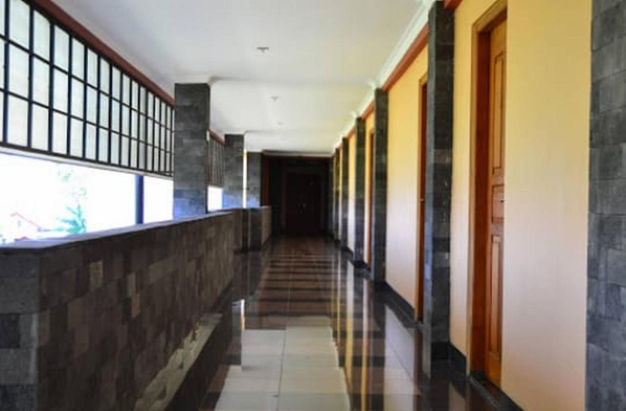 Hotel Tiger Yogyakarta Exterior photo